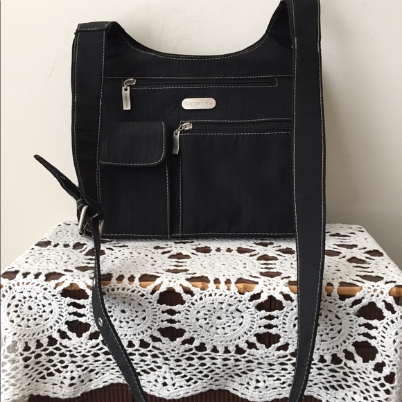 Baggallini Handbags - NWOT Baggalini Crossbody Messenger Bag